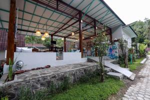 Zahrada ubytování Makarma Resort Lombok