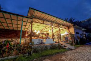 Zahrada ubytování Makarma Resort Lombok