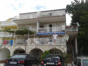 Ein Balkon oder eine Terrasse in der Unterkunft Apartments Lončarević