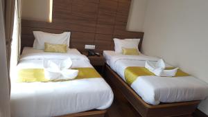 A bed or beds in a room at Hotel Bihani