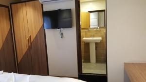 A bed or beds in a room at Hotel Bihani