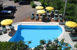 Bazén v ubytování Hotel Galvani nebo v jeho okolí