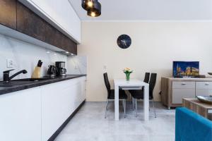 Kuchyňa alebo kuchynka v ubytovaní Apartments Kraków Zablocie by Noclegi Renters