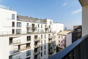 Balkón alebo terasa v ubytovaní Apartments Kraków Zablocie by Noclegi Renters