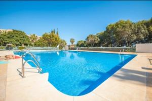 Bazén v ubytování RANDMAR APARTMENT COSTA DEL SOL nebo v jeho okolí