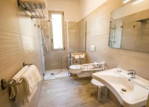 Koupelna v ubytování Hotel Perlage Florence - Smart Stay with Parking, Free Wifi & Free city tax