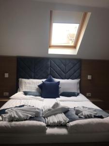 Postel nebo postele na pokoji v ubytování Sleep Inn Prishtina