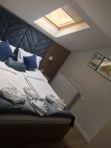 Postel nebo postele na pokoji v ubytování Sleep Inn Prishtina
