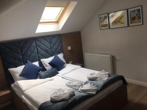 Postel nebo postele na pokoji v ubytování Sleep Inn Prishtina