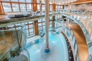 an overhead view of a pool on a cruise ship at Sport Hotel Hermitage & Spa in Soldeu