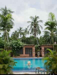Swimming pool sa o malapit sa The Rajbari Bawali