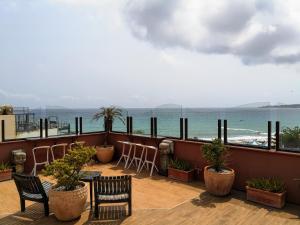 Vista generica sul mare o vista sul mare dall'interno della stanza in casa privata