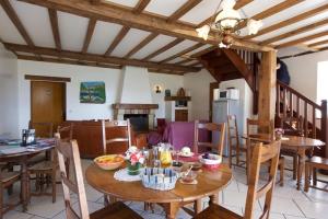 a kitchen and dining room with a table and chairs at Mountain Vacances - Maison Rachou in Lanne-en-Barétous 