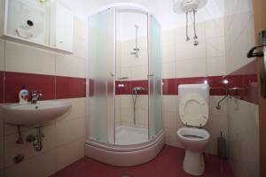 Ein Badezimmer in der Unterkunft Apartments Pitarević