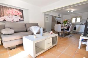 Posedenie v ubytovaní Villa Ela Ferienappartements