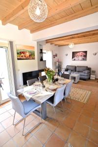 Posedenie v ubytovaní Villa Ela Ferienappartements