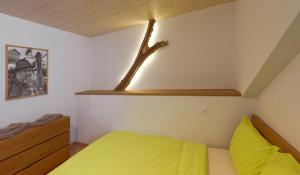 Postel nebo postele na pokoji v ubytování Bärghuis Jochpass - Alpine Hideaway - 2222müM