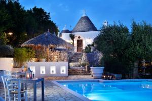 Bazén v ubytování B&B Trullo Barbagiullo nebo v jeho okolí