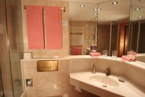Ένα μπάνιο στο Hotel Gspan