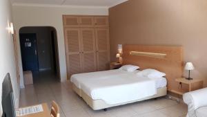 מיטה או מיטות בחדר ב-Vilamar