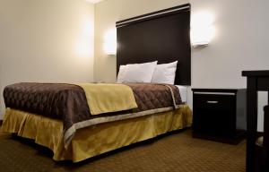 Ένα ή περισσότερα κρεβάτια σε δωμάτιο στο Americas Best Value Inn Calimesa