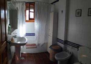 Kúpeľňa v ubytovaní Una joya en la Alpujarra + 28 fotografií