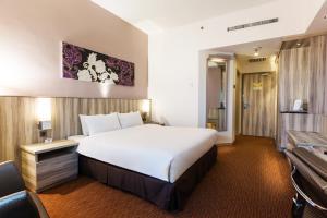 Sunway Hotel Seberang Jaya tesisinde bir odada yatak veya yataklar
