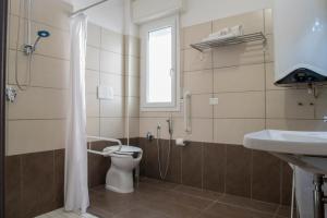 A bathroom at Green Residence Még 37 kép