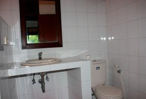 Koupelna v ubytování Raka Rai Bungalows + 37 fotografií