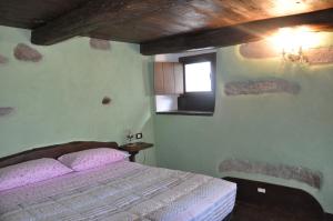 a bedroom with a bed and a window at Il Borgo Di Monica in Domodossola