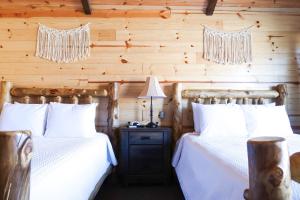 Ліжко або ліжка в номері Bryce Valley Lodging