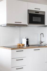 Кухня или мини-кухня в Varenna Hill apt
