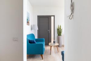Гостиная зона в Varenna Hill apt