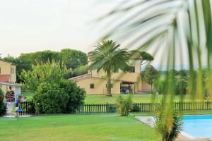 The swimming pool at or close to Podere Conte Gherardo