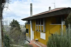 The building in which a vendégházakat is located