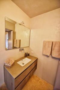 A bathroom at Il Molino Még 18 kép