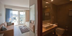 Ванная комната в Odysseus Hotel