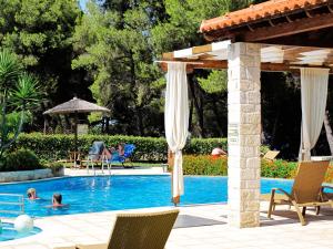 The swimming pool at or close to Country Inn