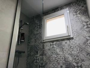 Kúpeľňa v ubytovaní ROC MAR 3 3D - Apartamento cerca del centro y de la playa - terraza con vistas al mar y al puerto + 10 fotografií