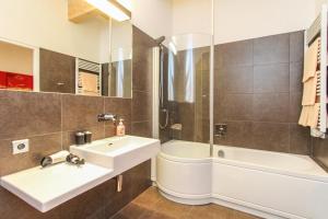 Koupelna v ubytování Emma Apartments-