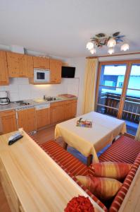 Kuchyň nebo kuchyňský kout v ubytování Hotel-Pension Faneskla