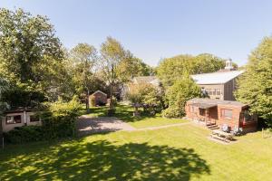 an aerial view of a house with a yard at Camping Tante Bob & de Rakkertjes in Schoonoord