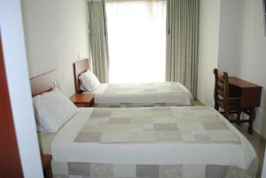Rúm í herbergi á COLOMBIA-Hotel Hontibon