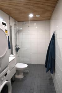 
Kylpyhuone majoituspaikassa Helsinki Rentals Välimerenkatu

