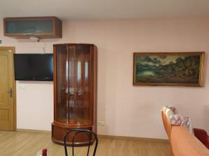 A television and/or entertainment centre at Residencial El Cuartel
