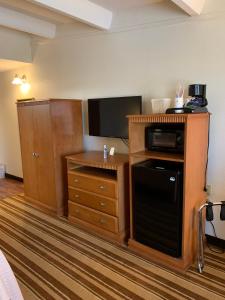 Kuchyň nebo kuchyňský kout v ubytování Super 8 by Wyndham Beaumont I-10 College St
