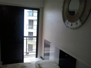 Giường trong phòng chung tại Apartamento Enseada, Guarujá, 3 dorms, 3 banhs, 8 pessoas, 250 metros da praia, 2 sacadas, 2 vagas de garagem