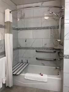 Koupelna v ubytování Castaic Inn Six Flags Valencia