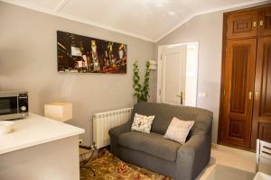 A television and/or entertainment centre at Apartamento Amieiro