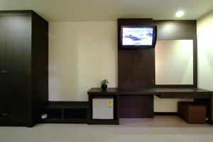 a waiting room with a mirror and a tv on the wall at Srisomthai Hotel in Ubon Ratchathani